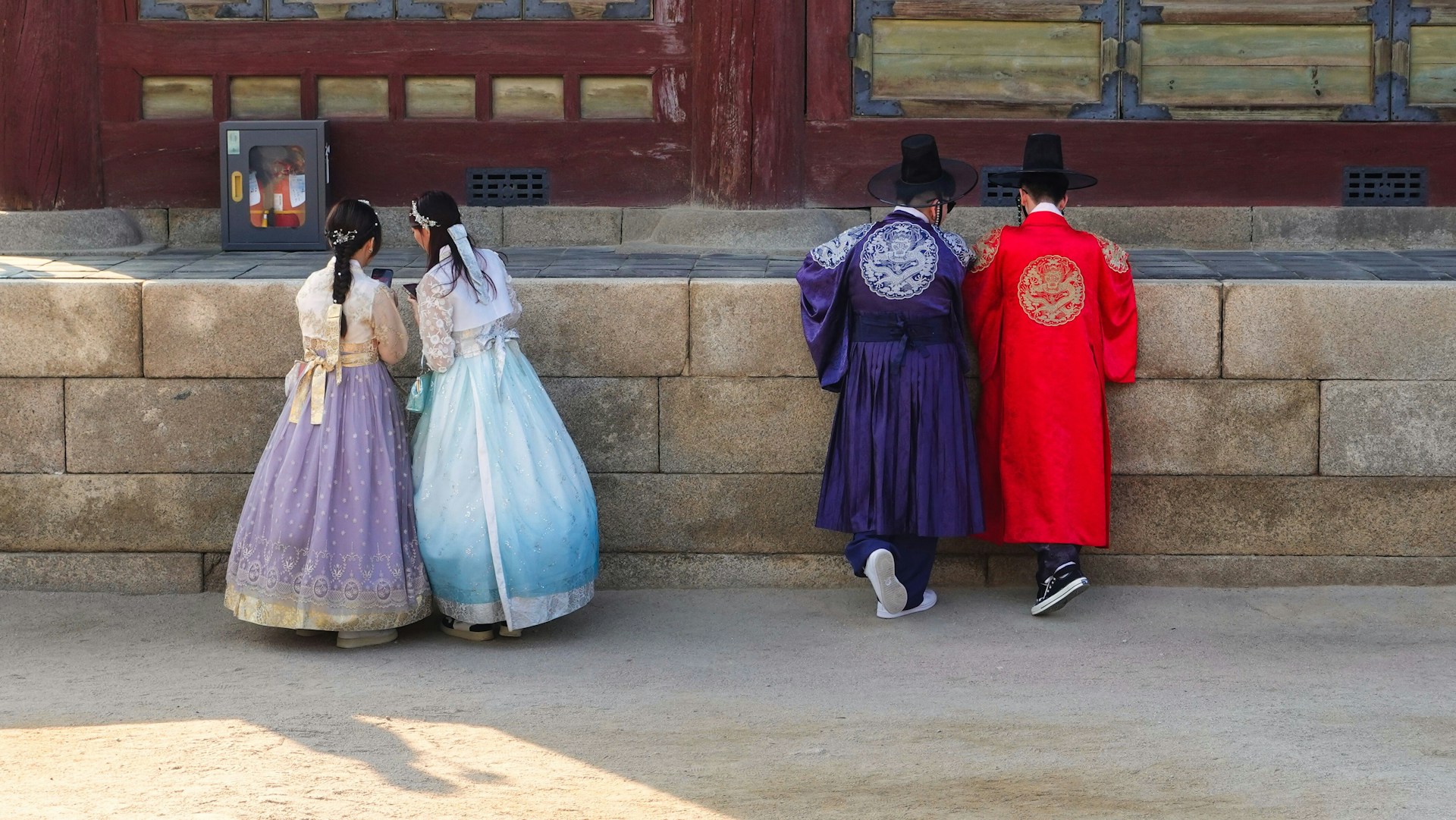 Gyeongbokgung Palace people in Hanbok